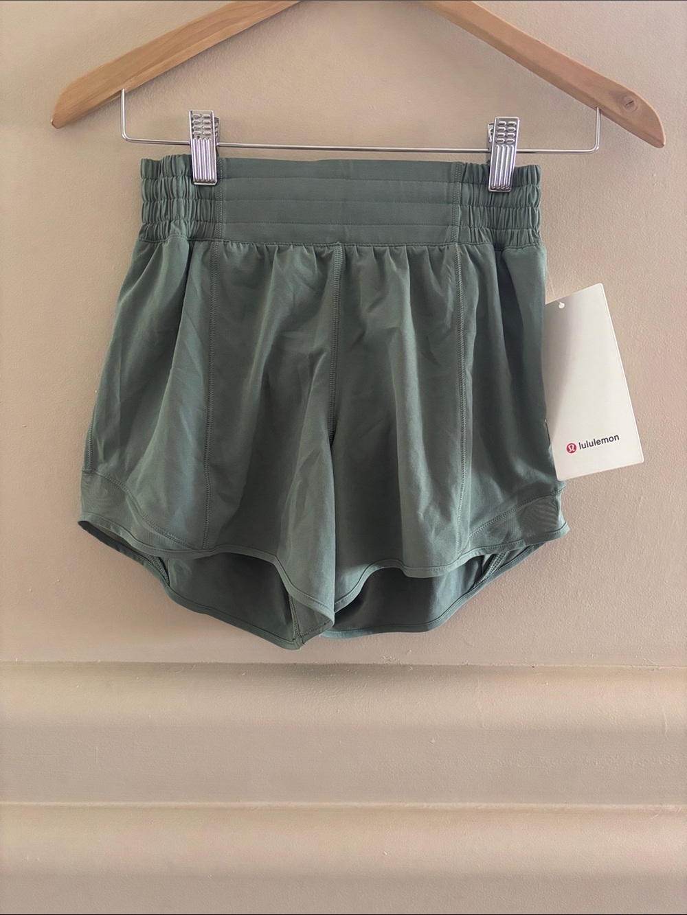 Lululemon Hotty Hot HR Short 4” Lined. Grey Eucalyptus (Green). Size 2. NWT.